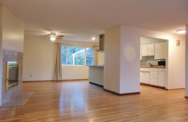 Fantastic 3bd, 1.5ba Rambler Available with Huge Yard! Gallery 4