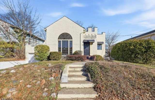 283 Pasadena Ave - 283 Pasadena Avenue, Hasbrouck Heights, NJ 07604