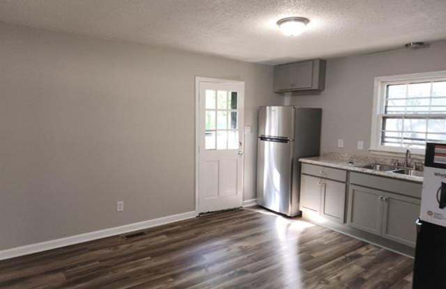4 Bedroom 2 Bathroom Home! Gallery 4