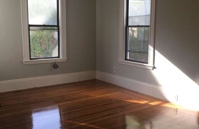 12 Saunders St - 12 Saunders Street, Boston, MA 02134
