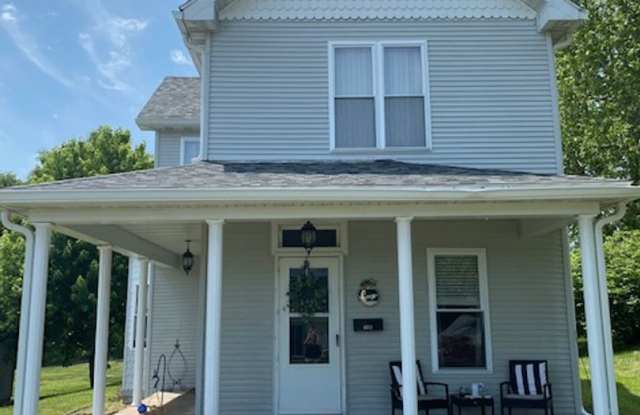 Well maintained 3-bedroom 2-bathroom single family home with detached 2-car garage photos photos