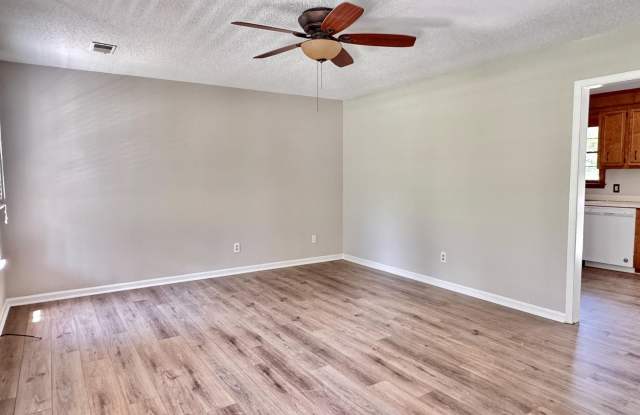 103 RIVERWALK Court Gallery 4
