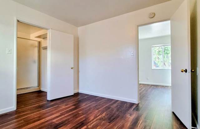 Charming 1bd Apartment in Single Story Building Gallery 3