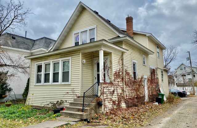 PREMIUM House! 5 bed/2bath by the U of M! Must see! Available 9/1/26 photos photos