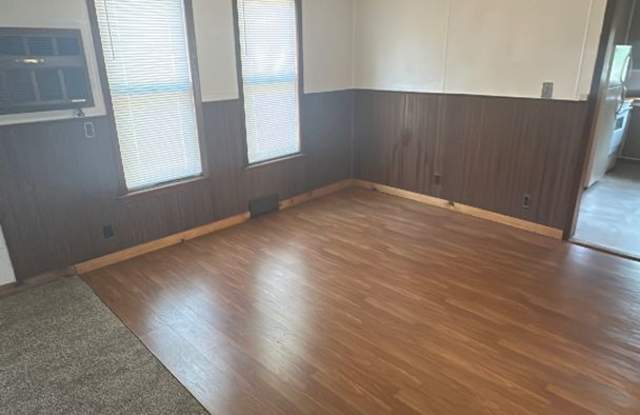 3 Bedrooms, 1 Bathroom & w/upper loft Single Family with Garage - Staples Gallery 3