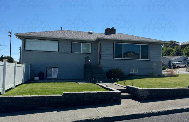 Large 4 Bedroom 2 Bath Gallery 1