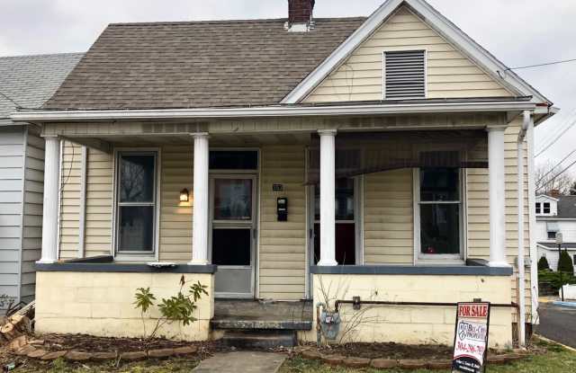 2 Bedroom House in South Park/Greenmont - Available 08/24/2026 Gallery 3
