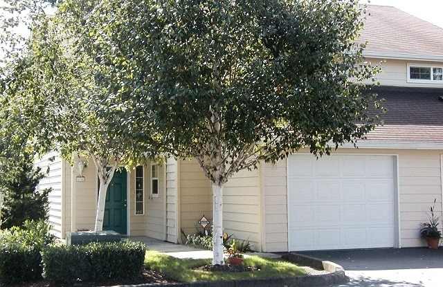 Beautifully Remodeled, Easy Living Townhome. Location, Location! photos photos