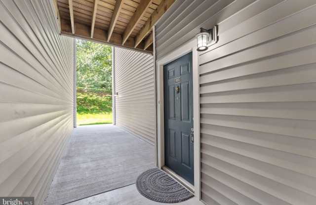 20453 CHESAPEAKE Square Gallery 1