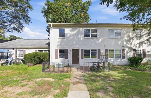 Welcome home to this inviting two-level, 2-bedroom, 1.5-bath residence in a convenient Lorton location! Gallery 3