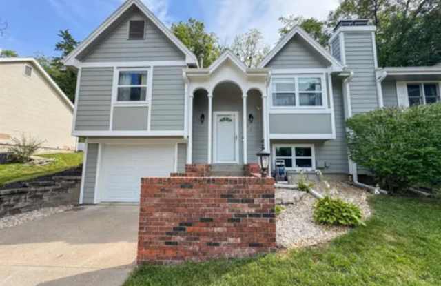 902 Connecticut Avenue - 902 Connecticut Avenue, Manhattan, KS 66502