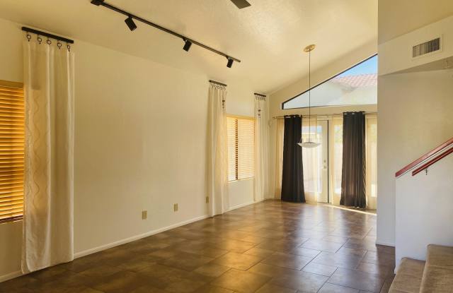 18414 N 44TH Way Gallery 3