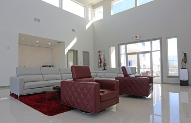 2500 N McColl Gallery 4