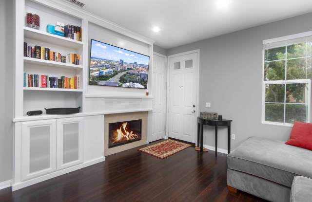 Spacious 1 Bedroom, 1 Bathroom Condo Available NOW in Quail Hill! Gallery 4