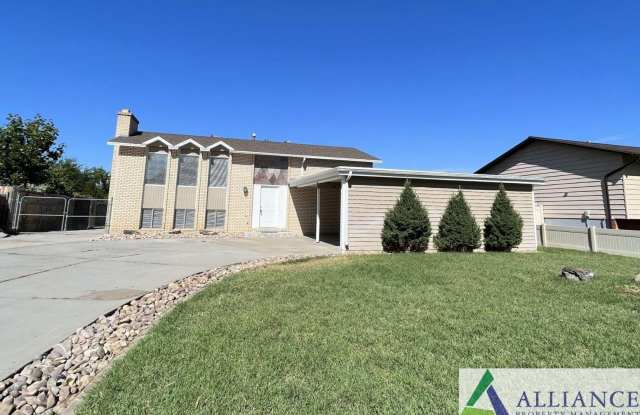 Light Up Your Summer – 4 Bed 2 Bath Home for Rent in Clinton! photos photos