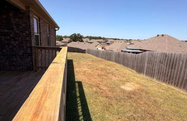HALF OFF FIRST MONTH'S RENT! Beautiful 4-Bedroom Home in Gentry Gallery 4
