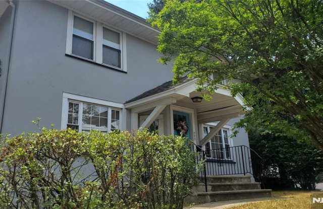 773 Bloomfield Gallery 2