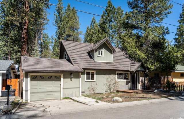 Charming pet friendly craftsman style home! Available for viewing now. Call today! photos photos