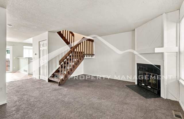 Spacious Condo with Washer/Dryer and Central AC Gallery 1