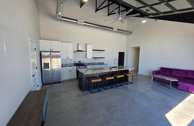 2061 W DANIEL Road Gallery 4
