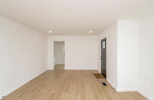 4816 W 30th Street Gallery 3