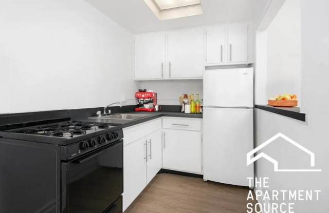 434-46 W Diversey - 434 West Diversey Parkway, Chicago, IL 60614