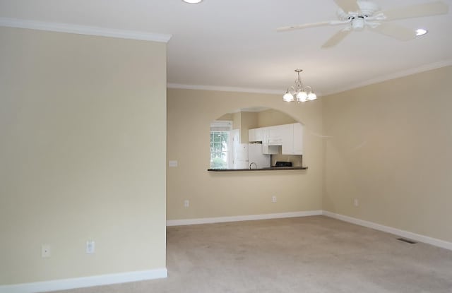 926 Edgewater Circle Gallery 4