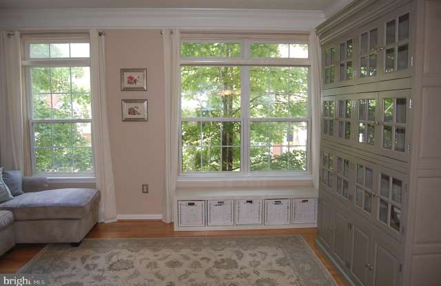 194 MARTIN Lane Gallery 3