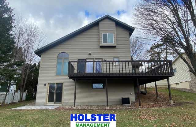 3-Bedroom, 3-Full Bath Single Family Home with Amazing City Views - 914 Chicago Avenue, Wausau, WI 54403