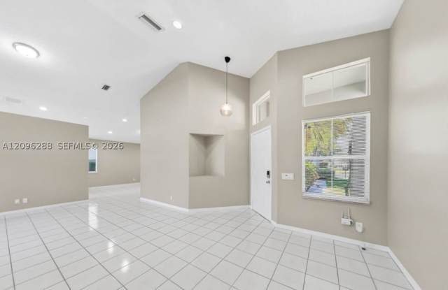 164 E Bayridge Gallery 4