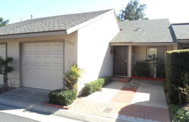 Ground Level 2BR 2BA in Park Tustin Community w/ 1Car Attached Garage - 17492 Via Calma, Tustin, CA 92780