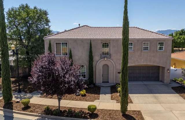 Upscale Modern 4 Bed | 2.5 Bath – Yard Maintenance Included | 2,271 Sq Ft | Prime Location - 5569 Diamond Ridge Drive, Redding, CA 96003
