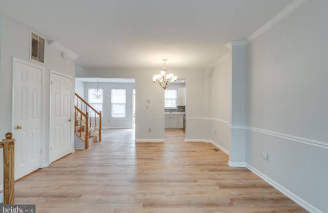 47609 COMER SQUARE Gallery 4