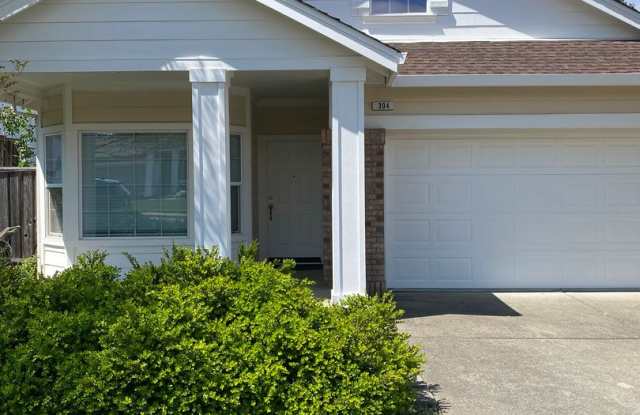 **Available Now Single Level 3 Bedroom 2 Bathroom with a Office** - 304 Homewood Court, Cloverdale, CA 95425 **Available Now Single Level 3 Bedroom 2 Bathroom with a Office** - 304 Homewood Court, Cloverdale, CA 95425