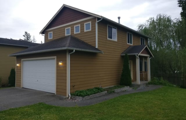 10403 Holly Dr - 10403 Holly Drive, Everett, WA 98204