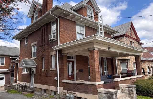 3 Bedroom House located in South Park. Short Walking Distance to Downtown. 8/7/2025 photos photos