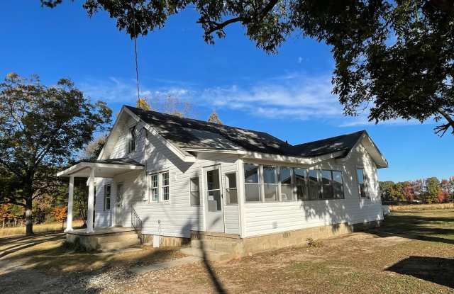 Must See Country Home Minutes to Kerr Lake Gallery 3