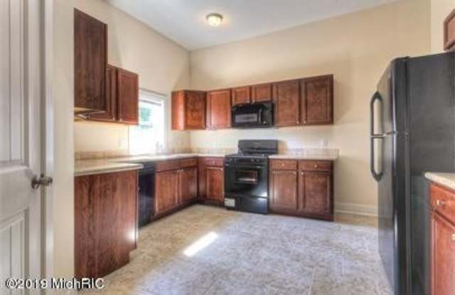 758 Lake Michigan Drive NW Gallery 4