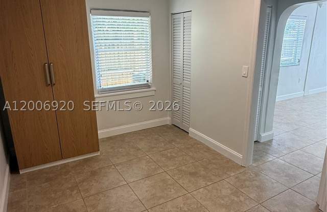 2816 Pine Tree Dr Gallery 4