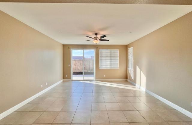 Charming 3 Bedroom 2 Bathroom Home in Prime Location Gallery 2