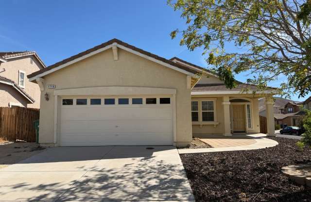 Large 3-bedroom home located in the Royal Oaks Estates Gallery 1