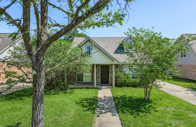 SUBLEASE AVAILABLE IMMEDIATELY THROUGH JULY 2026! Charming 3 Bed, 2 Bath in Central Location! photos photos SUBLEASE AVAILABLE IMMEDIATELY THROUGH JULY 2026! Charming 3 Bed, 2 Bath in Central Location! photos photos