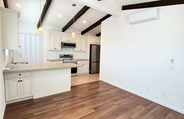 Luxury 1 Bedroom 1 Bathroom Available Now! photos photos