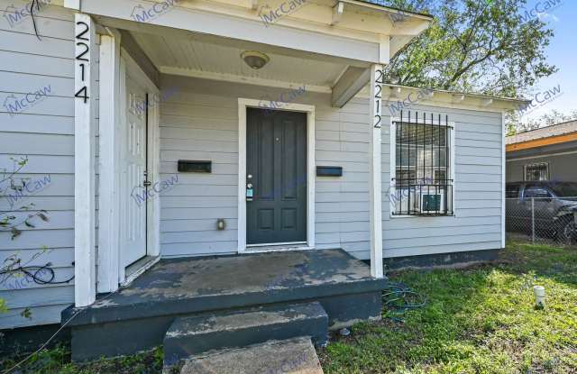 Cute 1/1 Duplex in Dallas! - 2212 Stovall Drive, Dallas, TX 75216