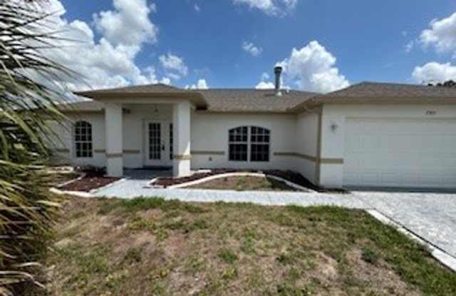 Unique 3/2 + Den home in great location photos photos