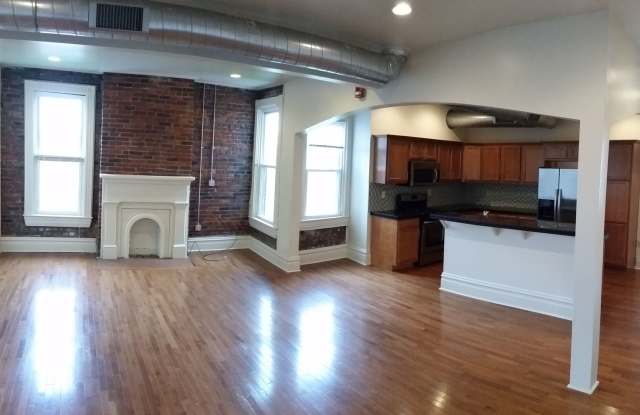 2405 Sarah Street Gallery 3