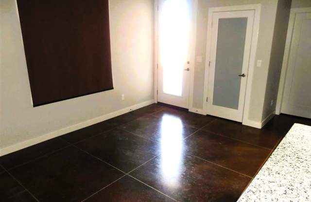 Spectacular Single Level Eastside Custom Home With Refrigerated Air Located In Quiet Neighborhood Gallery 4