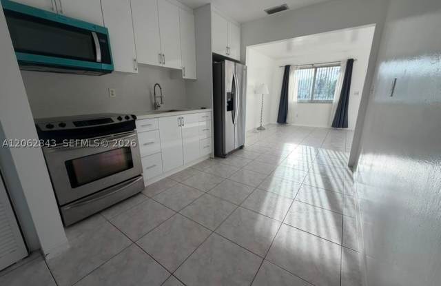 415 SW 16th Ct Gallery 4