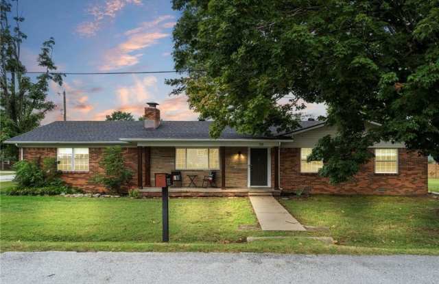 701  NW Ford  LN photos photos