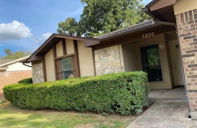3800 Mahonia Court Gallery 2
